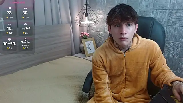 Snapshot of Iantwink18 chatting on September 10, 3:17 am Iantwink18 online show from September 10, 3:17 am