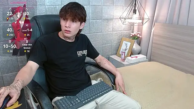 Snapshot of Iantwink18 chatting on September 16, 2:29 pm Iantwink18 online show from September 16, 2:29 pm