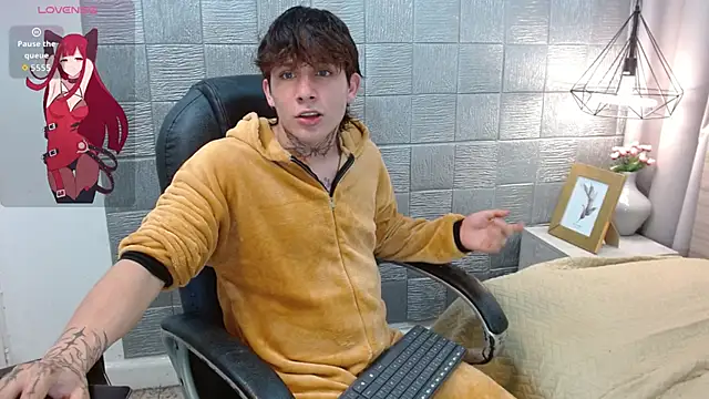 Snapshot of Iantwink18 chatting on September 18, 5:37 pm Iantwink18 online show from September 18, 5:37 pm