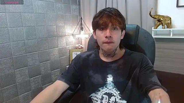 Snapshot of Iantwink18 chatting on September 25, 5:27 pm Iantwink18 online show from September 25, 5:27 pm