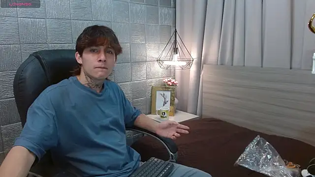 Snapshot of Iantwink18 chatting on September 27, 10:59 pm Iantwink18 online show from September 27, 10:59 pm