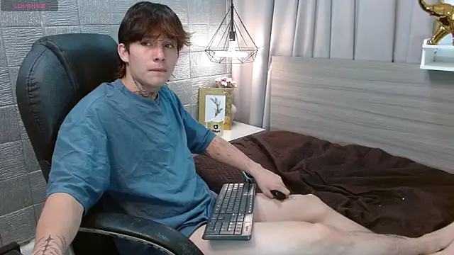 Snapshot of Iantwink18 chatting on September 28, 12:21 pm Iantwink18 online show from September 28, 12:21 pm