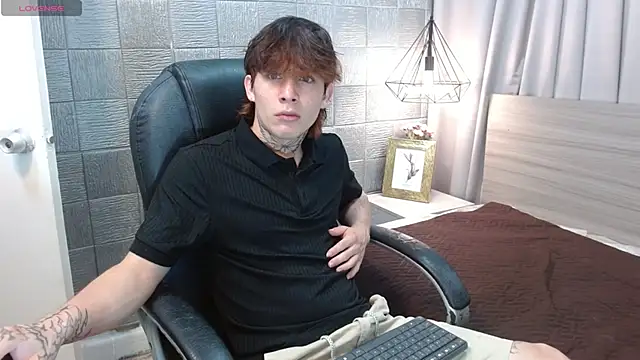 Snapshot of Iantwink18 chatting on September 30, 3:06 pm Iantwink18 online show from September 30, 3:06 pm