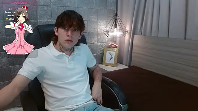 Snapshot of Iantwink18 chatting on October 2, 7:32 pm Iantwink18 online show from October 2, 7:32 pm