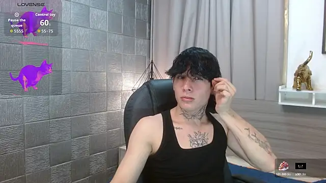 Snapshot of Iantwink18 chatting on October 8, 8:28 pm Iantwink18 online show from October 8, 8:28 pm