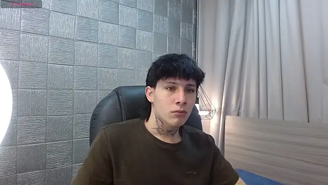 Snapshot of Iantwink18 chatting on October 13, 7:58 pm Iantwink18 online show from October 13, 7:58 pm