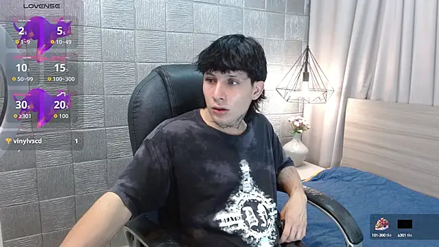 Snapshot of Iantwink18 chatting on October 16, 10:22 pm Iantwink18 online show from October 16, 10:22 pm