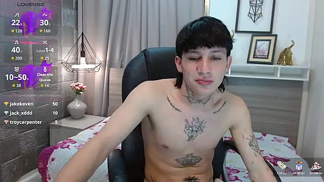 Snapshot of Iantwink18 chatting on October 18, 7:14 pm Iantwink18 online show from October 18, 7:14 pm