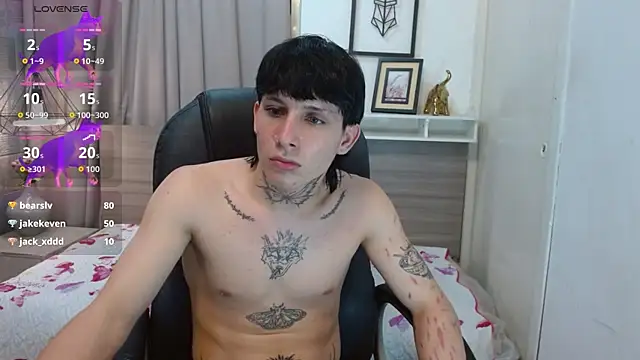 Snapshot of Iantwink18 chatting on October 19, 7:20 am Iantwink18 online show from October 19, 7:20 am