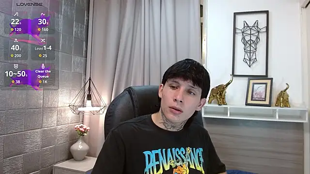 Snapshot of Iantwink18 chatting on October 24, 8:05 pm Iantwink18 online show from October 24, 8:05 pm