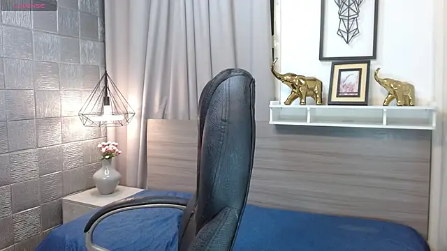 Snapshot of Iantwink18 chatting on October 30, 10:10 pm Iantwink18 online show from October 30, 10:10 pm