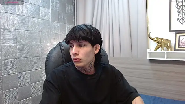 Snapshot of Iantwink18 chatting on November 7, 8:09 pm Iantwink18 online show from November 7, 8:09 pm