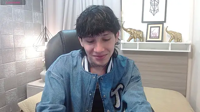 Snapshot of Iantwink18 chatting on November 8, 7:45 pm Iantwink18 online show from November 8, 7:45 pm