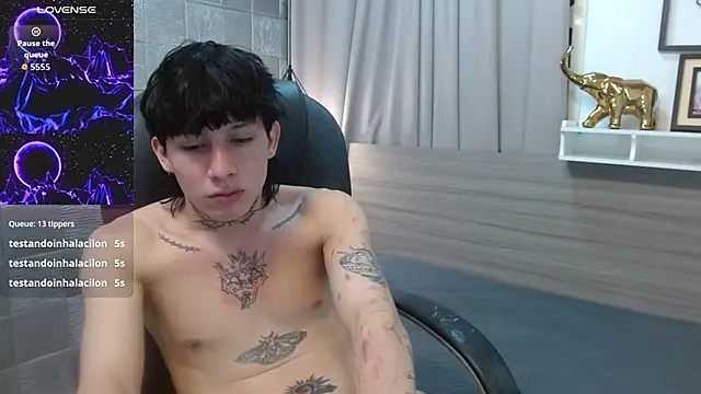 Snapshot of Iantwink18 chatting on November 16, 3:56 am Iantwink18 online show from November 16, 3:56 am