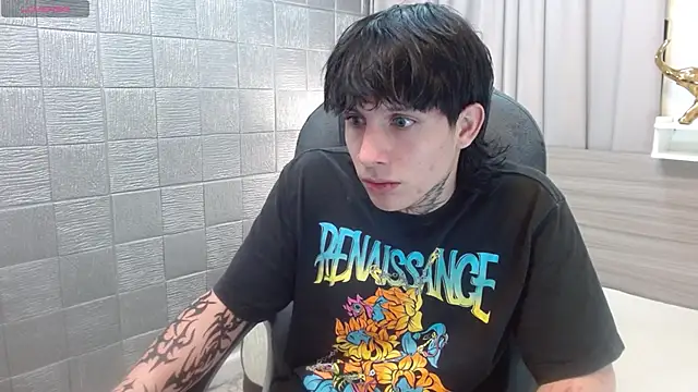 Snapshot of Iantwink18 chatting on November 19, 3:12 pm Iantwink18 online show from November 19, 3:12 pm