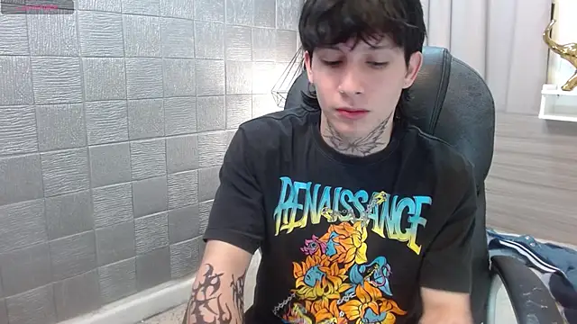 Snapshot of Iantwink18 chatting on November 20, 3:23 pm Iantwink18 online show from November 20, 3:23 pm