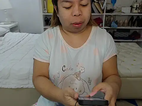 Snapshot of queengreatdivats01 chatting on April 16, 2:56 am queengreatdivats01 online show from April 16, 2:56 am