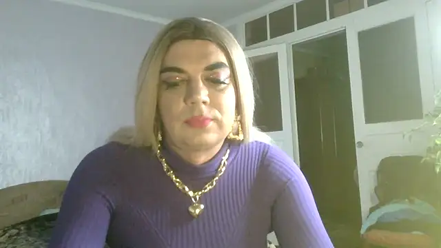 Snapshot of NiraFrost chatting on October 31, 5:03 pm NiraFrost online show from October 31, 5:03 pm