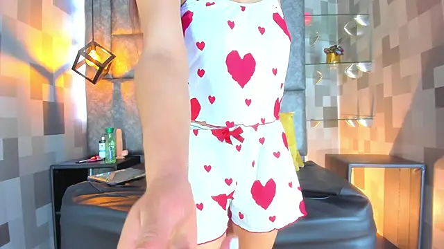 Emily Mitchell online show from November 26, 8:54 pm