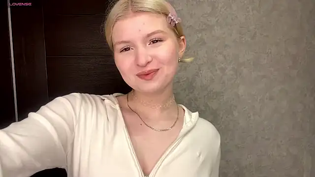 Snapshot of ShontaWasilko chatting on February 9, 9:19 pm ShontaWasilko online show from February 9, 9:19 pm