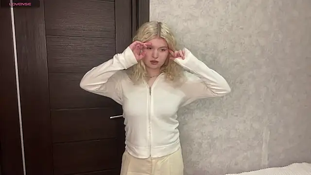 Snapshot of ShontaWasilko chatting on February 10, 7:40 pm ShontaWasilko online show from February 10, 7:40 pm