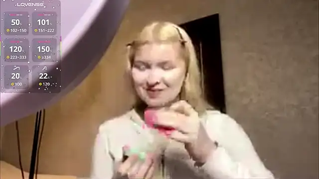 Snapshot of ShontaWasilko chatting on March 4, 7:42 pm ShontaWasilko online show from March 4, 7:42 pm