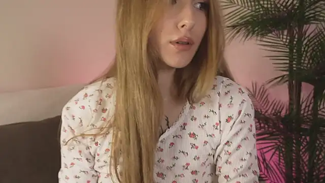 Snapshot of Vegas_V chatting on November 28, 2:42 pm Vegas V online show from November 28, 2:42 pm