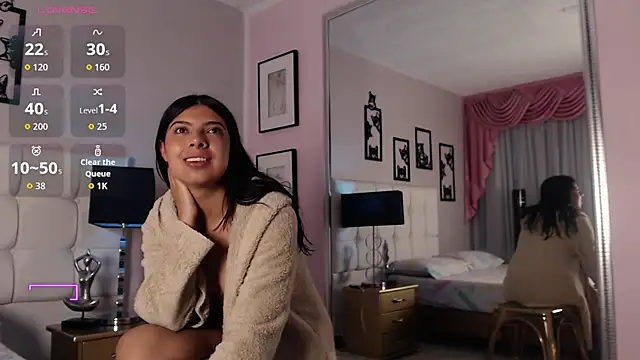 Maia Reficco online show from November 12, 12:16 pm