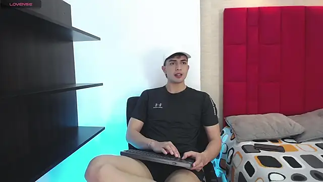 Snapshot of Cady_Hot chatting on October 29, 8:10 pm Cady Hot online show from October 29, 8:10 pm