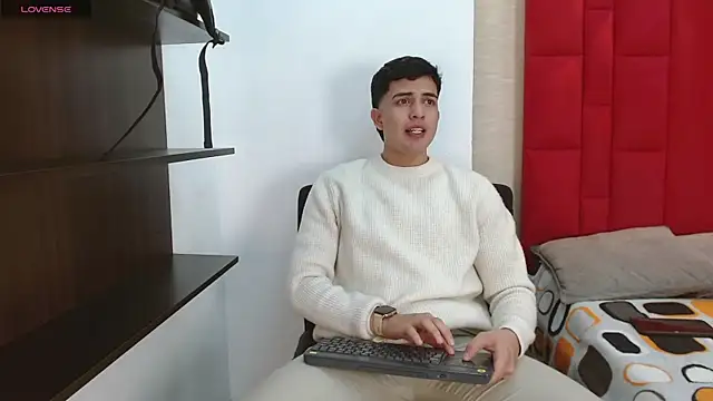 Snapshot of Cady_Hot chatting on November 6, 7:48 pm Cady Hot online show from November 6, 7:48 pm