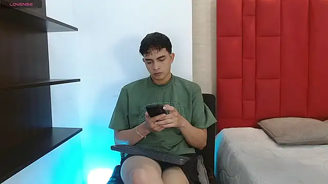 Snapshot of Cady_Hot chatting on November 14, 8:18 pm Cady Hot online show from November 14, 8:18 pm