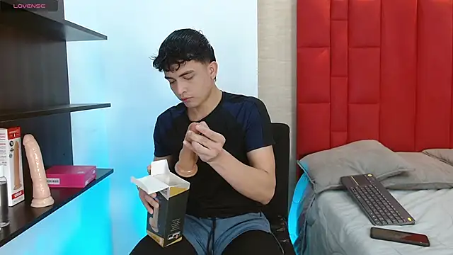 Snapshot of Cady_Hot chatting on November 15, 8:16 pm Cady Hot online show from November 15, 8:16 pm