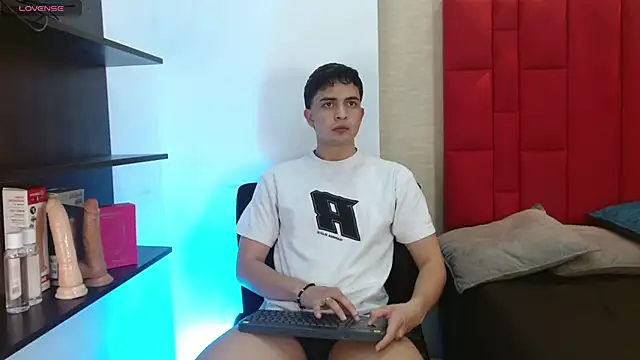 Snapshot of Cady_Hot chatting on November 25, 8:31 pm Cady Hot online show from November 25, 8:31 pm