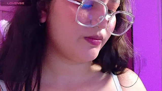 Snapshot of Angeldusttt chatting on April 21, 1:42 am Angeldusttt online show from April 21, 1:42 am