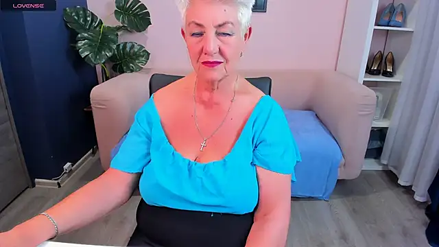 Snapshot of HotandMature chatting on January 18, 1:18 pm HotandMature online show from January 18, 1:18 pm