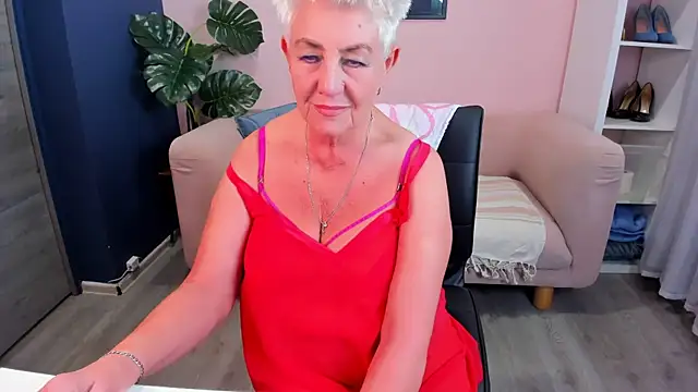 Snapshot of HotandMature chatting on March 21, 8:39 am HotandMature online show from March 21, 8:39 am