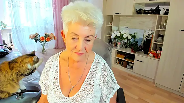 Snapshot of HotandMature chatting on July 1, 12:29 pm HotandMature online show from July 1, 12:29 pm