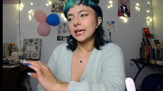 Snapshot of AlmaNanax chatting on December 18, 1:11 am AlmaNanax online show from December 18, 1:11 am