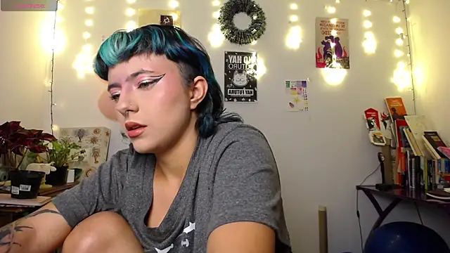 Snapshot of AlmaNanax chatting on December 21, 2:08 am AlmaNanax online show from December 21, 2:08 am