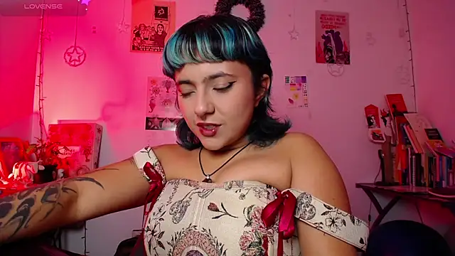 Snapshot of AlmaNanax chatting on January 12, 6:51 am AlmaNanax online show from January 12, 6:51 am