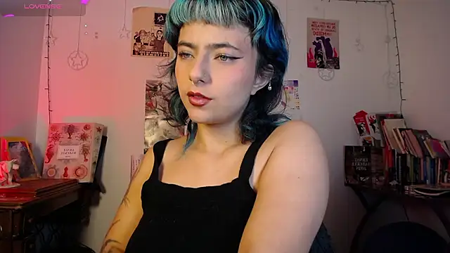 Snapshot of AlmaNanax chatting on February 6, 1:21 am AlmaNanax online show from February 6, 1:21 am