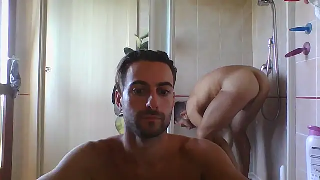 Snapshot of Amicisegreti chatting on September 19, 10:27 am Amicisegreti online show from September 19, 10:27 am