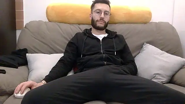 Amicisegreti online show from January 18, 9:29 pm