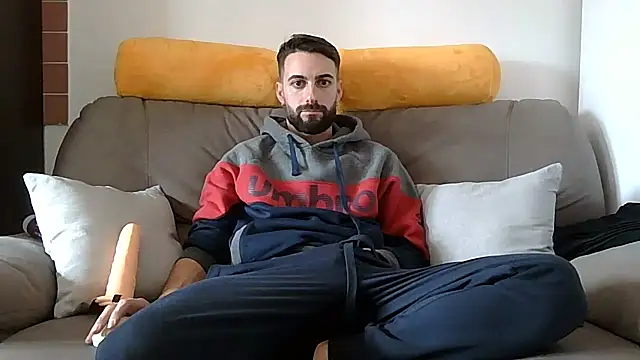 Amicisegreti online show from February 18, 12:12 pm