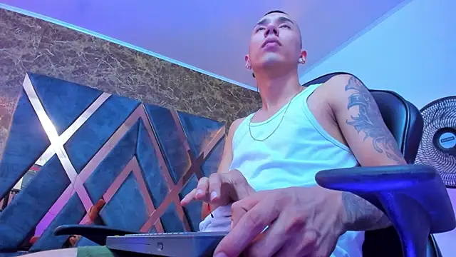 Justin Lakee online show from September 13, 11:15 pm