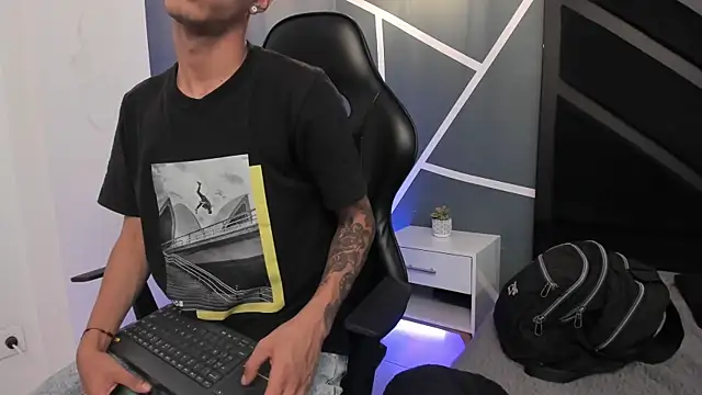 Justin Lakee online show from September 23, 11:08 pm