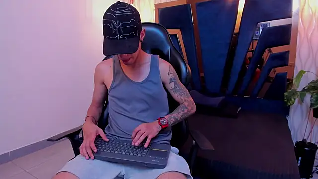 Justin Lakee online show from October 6, 11:13 pm