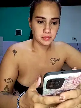 Snapshot of kariciasecreta chatting on April 19, 9:41 am kariciasecreta online show from April 19, 9:41 am
