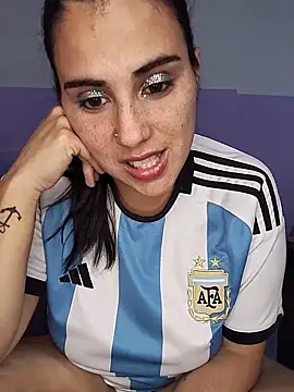 Snapshot of kariciasecreta chatting on June 21, 1:52 am kariciasecreta online show from June 21, 1:52 am