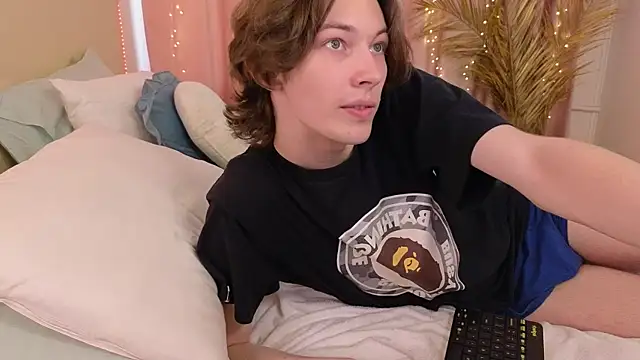 Snapshot of _Den1s_ chatting on October 11, 12:26 pm Den1s online show from October 11, 12:26 pm